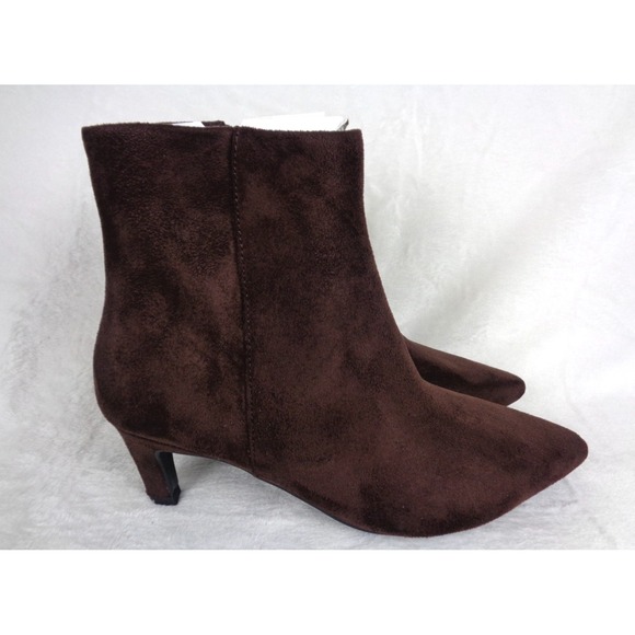 Universal Thread Taylor Faux Suede Ankle Boots Size 8.5 Kitten Heel Memory Foam - Picture 1 of 8